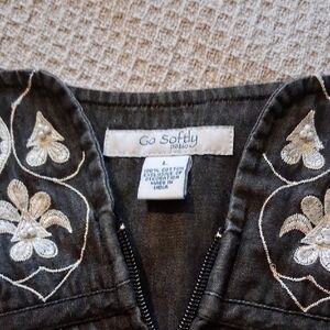 Go Softly Women's Embroidered Robe - Black and White